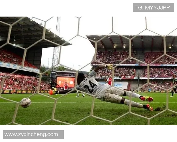 足球明星亲吻球鞋瞬间曝光引发球迷热议与感动